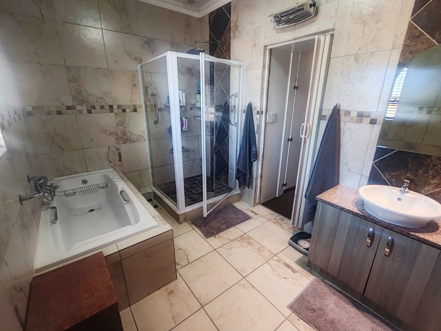 4 Bedroom Property for Sale in Country Club Western Cape